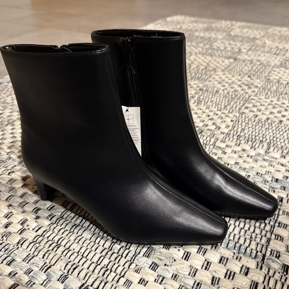 Banana Republic Black Ankle Boots